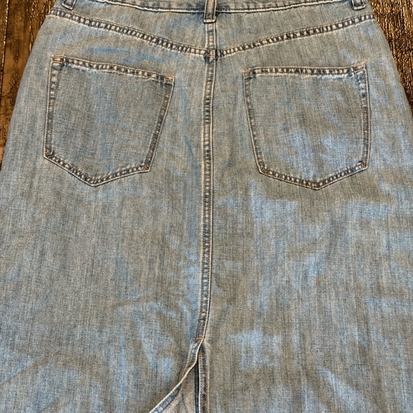 EUC, Gap Button-Front Skirt, Size 8R, Light Wash, Pics Included for Inspiration - Picture 9 of 12